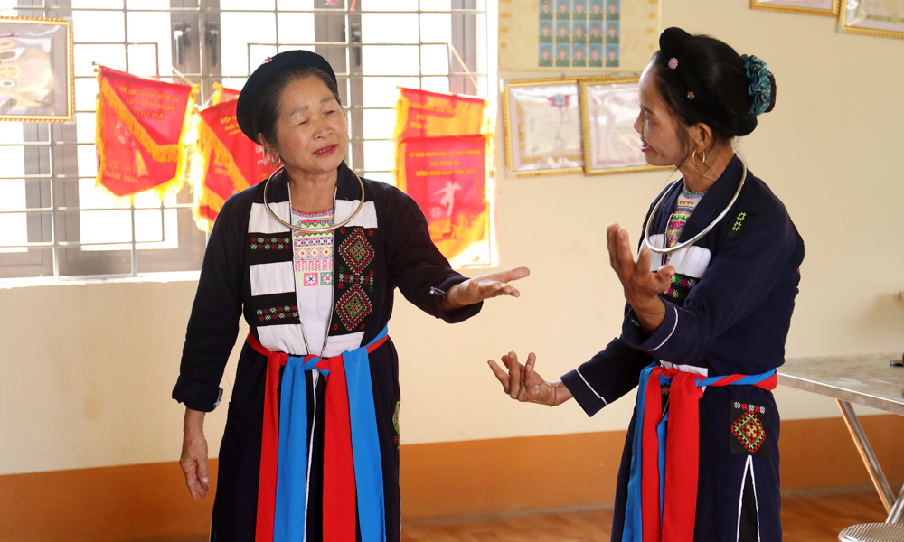 Phụ nữ vùng dân tộc thiểu số: Sức sống mới trong phong trào văn hóa, thể thao